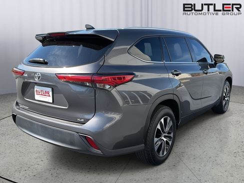 Used 2022 Toyota Highlander XLE FWD image 6