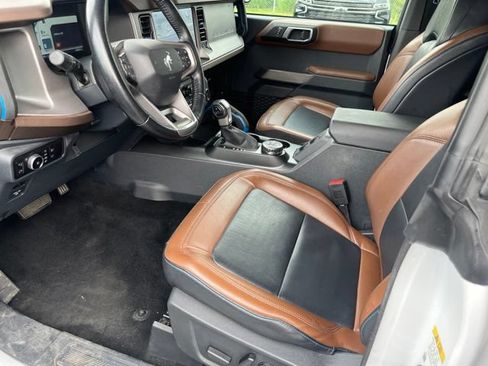 Used 2023 Ford Bronco Outer Banks w/ Sasquatch Package AWD/4WD image 9