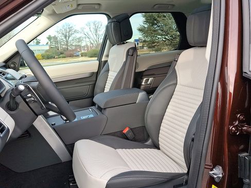 New 2026 Land Rover Discovery Limited Edition image 3