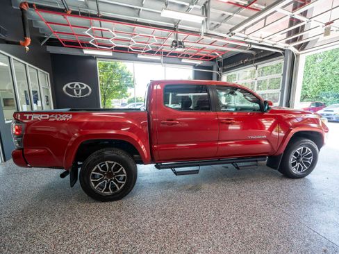 Used 2022 Toyota Tacoma TRD Sport AWD/4WD image 4