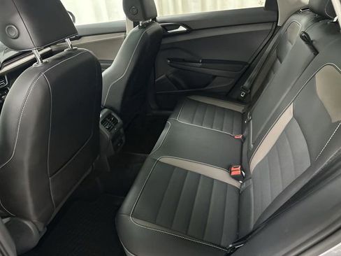 Used 2022 Volkswagen Taos SEL image 15