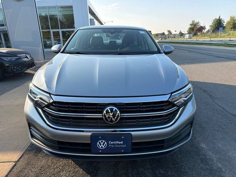 Certified 2023 Volkswagen Jetta SE w/ Panoramic Sunroof Package FWD image 6