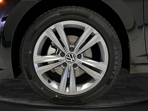 Used 2024 Volkswagen Jetta SE image 32