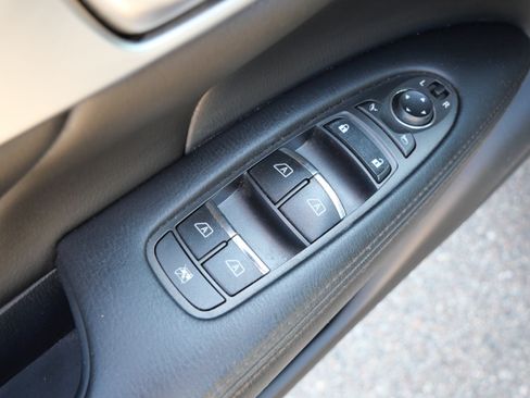 Used 2012 INFINITI M37 w/ Sport Pkg RWD image 23