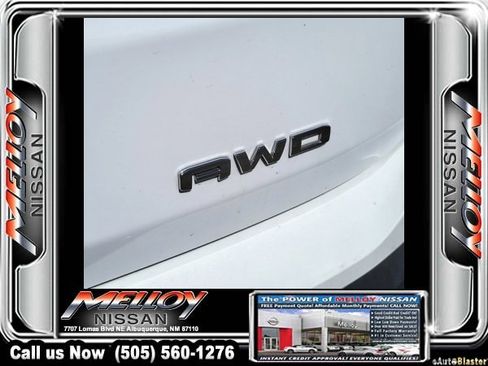 Used 2023 GMC Terrain SLE w/ Driver Convenience Package image 8