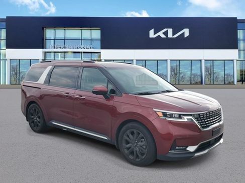 Used 2024 Kia Carnival SX Prestige FWD image 2