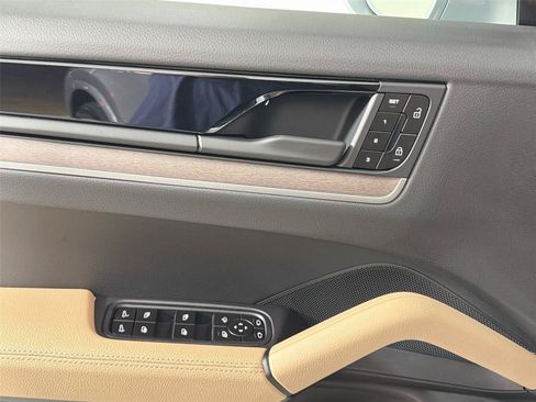 Certified 2026 Porsche Cayenne AWD/4WD image 30