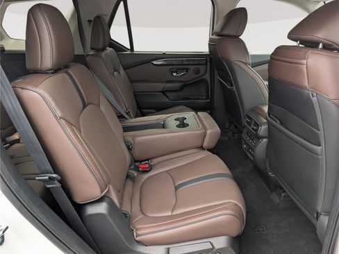 Used 2023 Honda Pilot Elite image 12