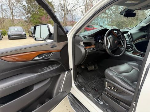 Used 2020 Cadillac Escalade ESV Luxury image 9