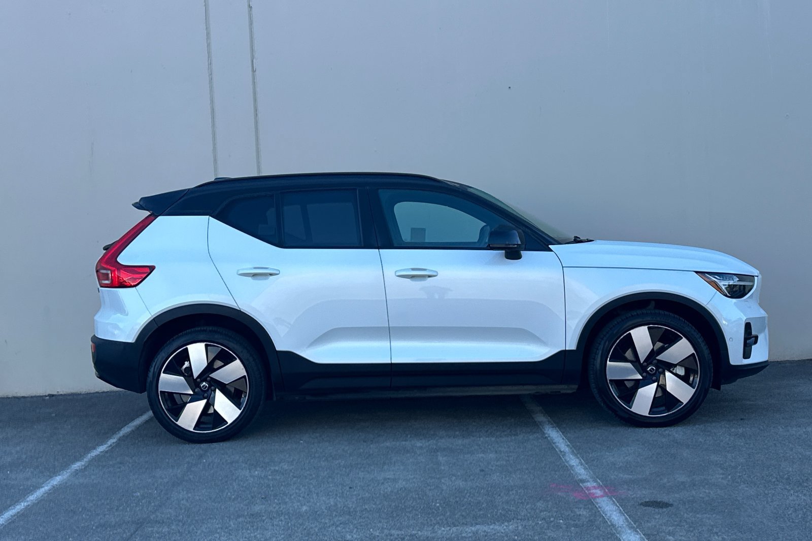 Certified 2023 Volvo XC40 Recharge Ultimate w/ Protection Package Premier AWD/4WD image 9