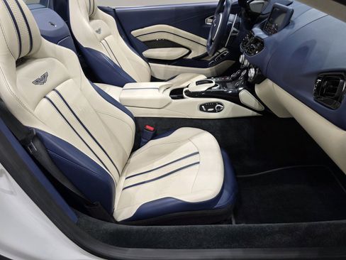 Used 2022 Aston Martin V8 Vantage Roadster image 20