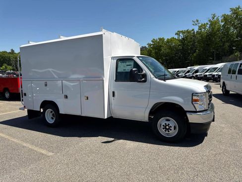 New 2027 Ford E-350 and Econoline 350 Super Duty w/ Power Equipment Group RWD image 6