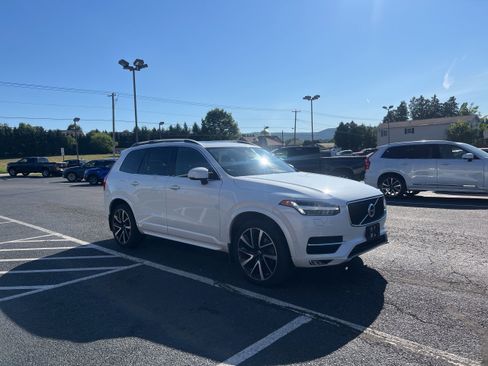 Used 2018 Volvo XC90 T6 Momentum w/ Convenience Package AWD/4WD image 8
