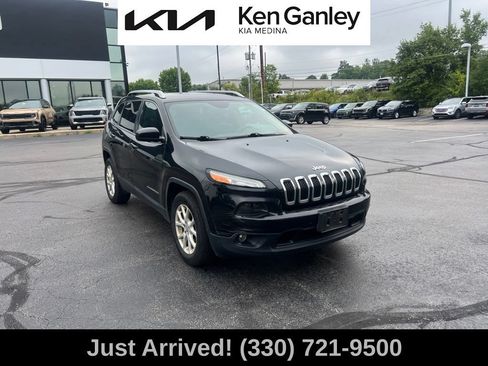 Used 2015 Jeep Cherokee Latitude w/ Cold Weather Group AWD/4WD image 3