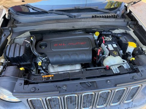 Used 2015 Jeep Renegade Latitude w/ Cold Weather Group II FWD image 22