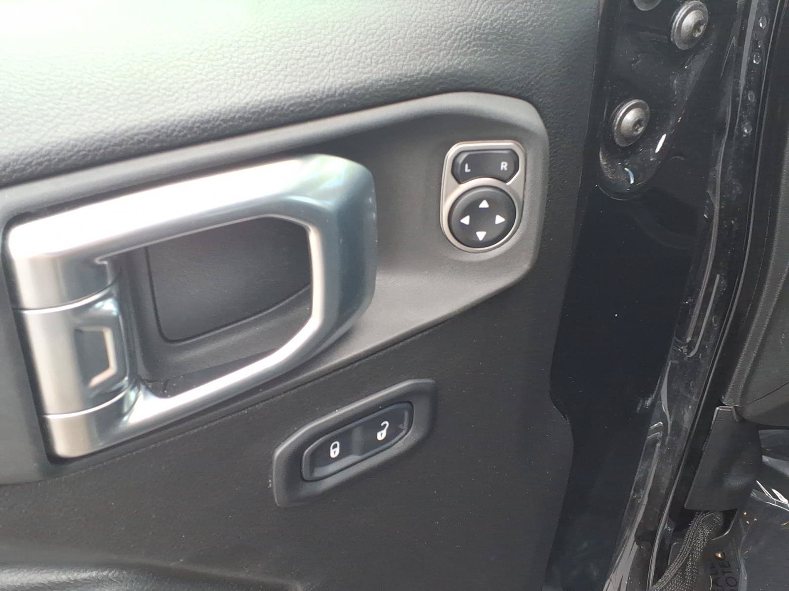 Used 2026 Jeep Gladiator Mojave AWD/4WD image 16
