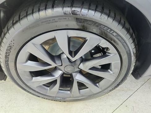 Used 2024 Tesla Model X image 58