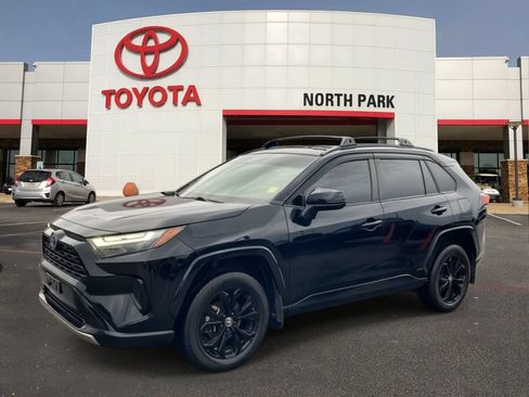 Used 2022 Toyota RAV4 SE AWD/4WD image 1