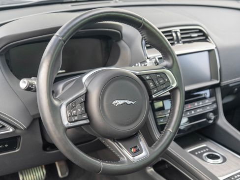 Used 2017 Jaguar F-PACE S image 14