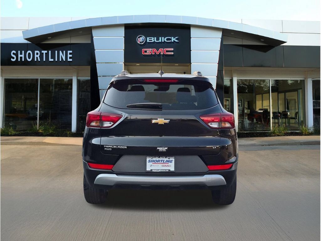 Used 2025 Chevrolet TrailBlazer LT AWD/4WD image 4