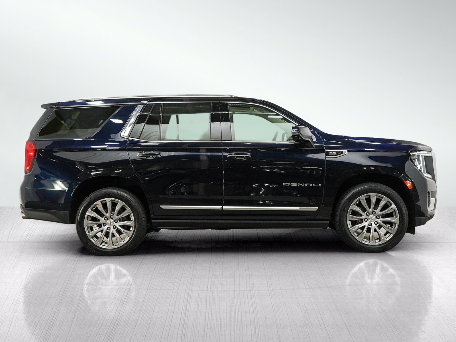 Used 2023 GMC Yukon Denali AWD/4WD image 6