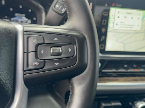 Used 2025 GMC Sierra 1500 Elevation image 17