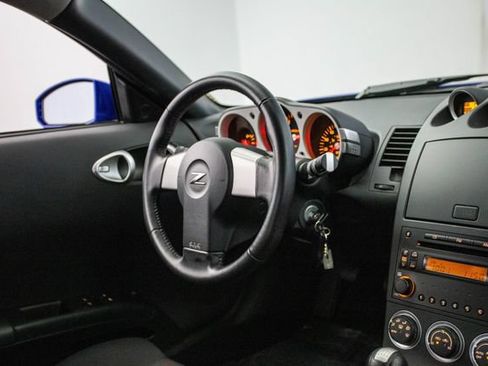 Used 2005 Nissan 350Z Coupe w/ (N93) Cargo Convenience Pkg RWD image 4