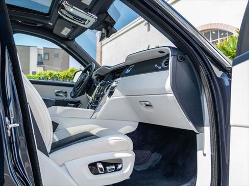 Certified 2019 Rolls-Royce Cullinan AWD/4WD image 34