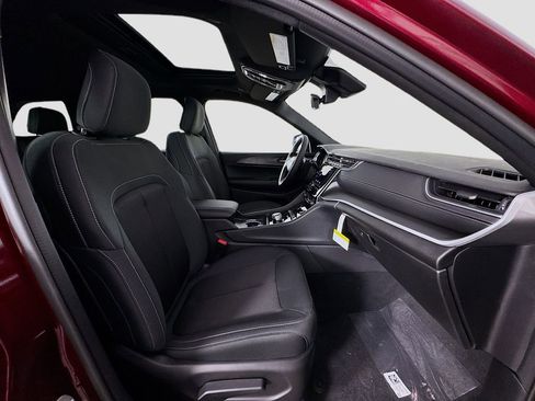 New 2025 Jeep Grand Cherokee Laredo X w/ Luxury Tech Group I image 14