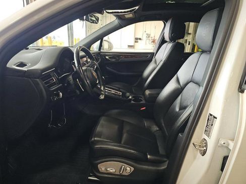 Used 2023 Porsche Macan AWD/4WD image 4