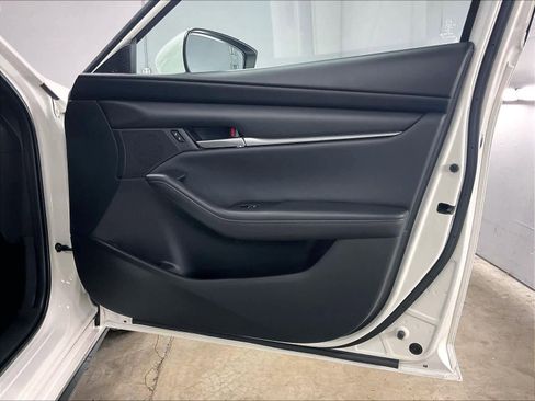 Used 2020 MAZDA MAZDA3 Hatchback image 25