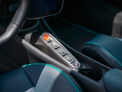 Used 2025 McLaren Artura Spider RWD image 42