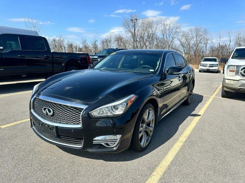 Used 2017 INFINITI Q70 L 3.7 image 1