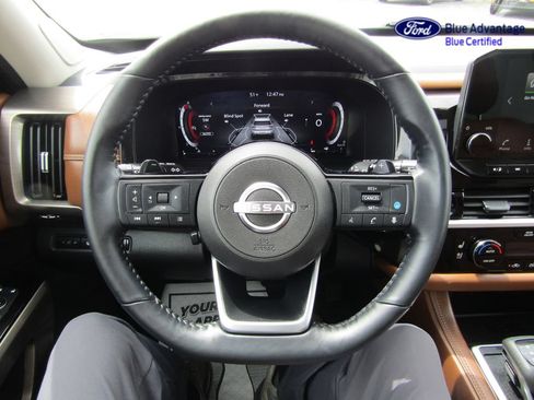 Used 2025 Nissan Pathfinder Platinum w/ Cargo Package AWD/4WD image 17