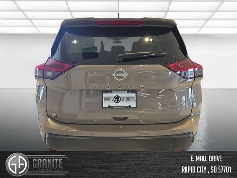 Used 2025 Nissan Rogue SV AWD/4WD image 4