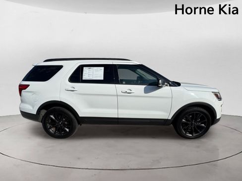 Used 2019 Ford Explorer XLT w/ Equipment Group 202A FWD image 3