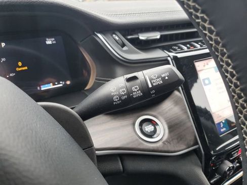 Used 2022 Jeep Grand Cherokee L Limited image 15