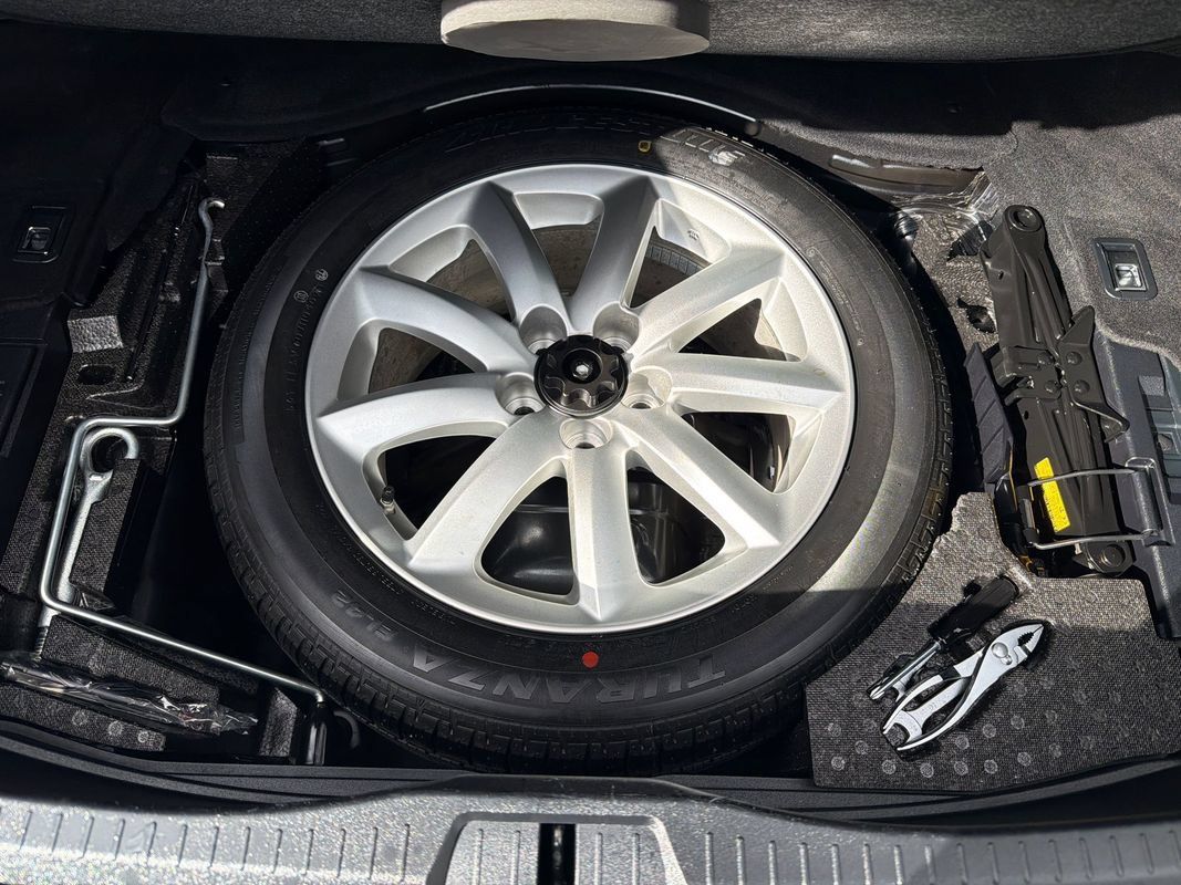 Used 2011 Lexus LS 460 AWD w/ Comfort Pkg image 20