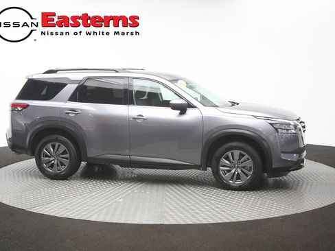 Used 2025 Nissan Pathfinder SV FWD image 47