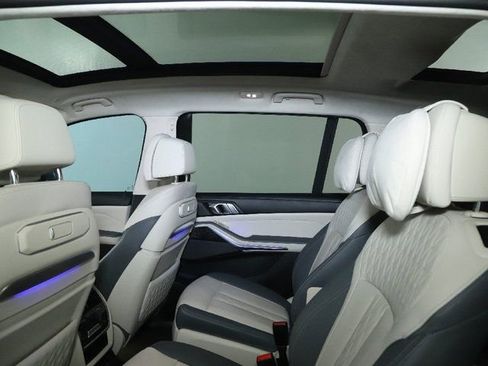 Used 2023 BMW X7 M60i image 19