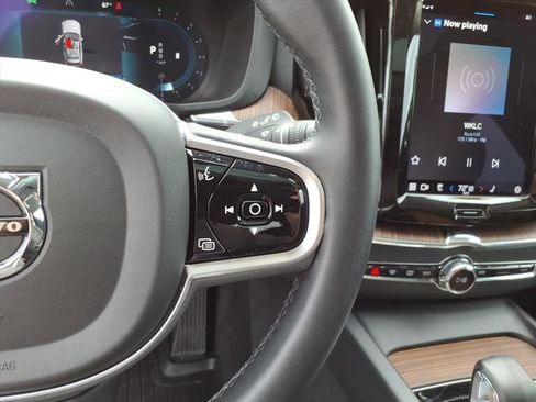 Certified 2023 Volvo XC60 B5 Plus image 17