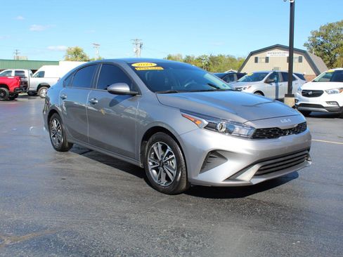 Used 2024 Kia Forte LXS FWD image 3
