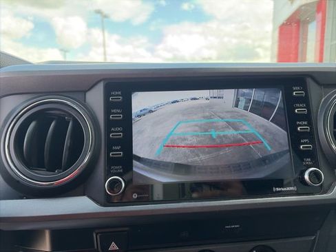 Used 2020 Toyota Tacoma TRD Off-Road w/ Technology Package image 14