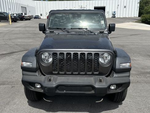 Used 2024 Jeep Wrangler Unlimited Sport AWD/4WD image 3
