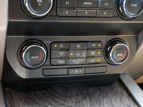 Certified 2019 Ford F250 Lariat RWD image 25