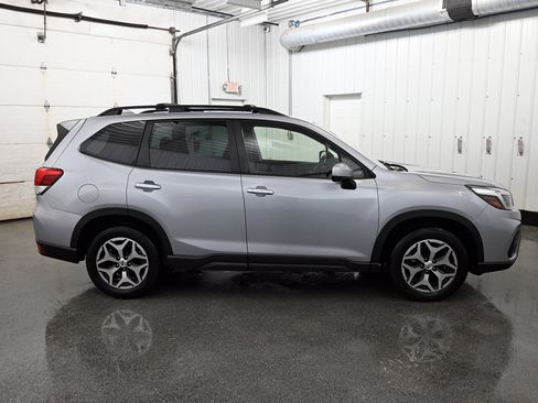 Used 2021 Subaru Forester Premium image 40
