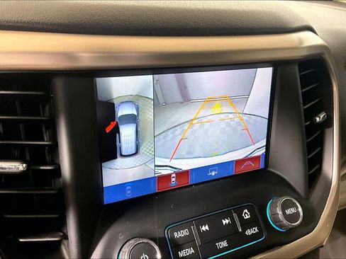 Used 2019 GMC Acadia Denali w/ Technology Package FWD image 17