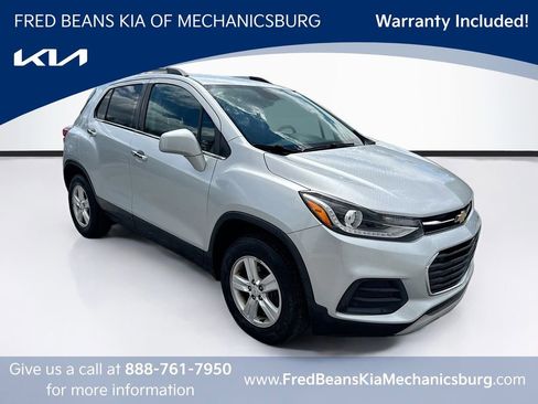 Used 2017 Chevrolet Trax LT w/ LT Convenience Package AWD/4WD image 1