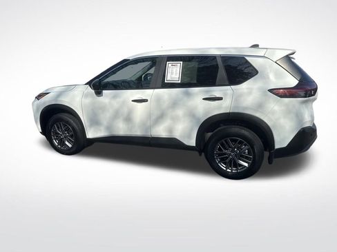 Used 2023 Nissan Rogue S AWD/4WD image 9