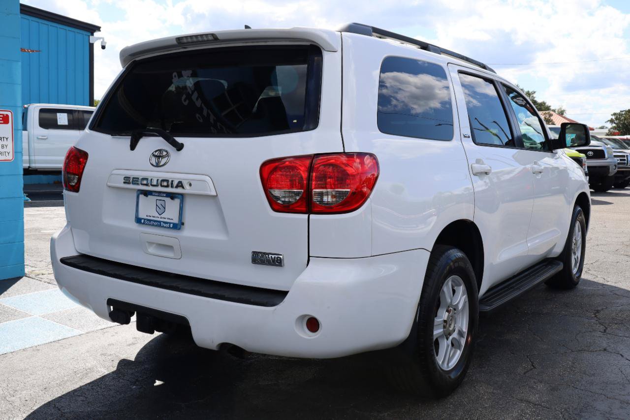 Used 2013 Toyota Sequoia SR5 RWD image 5